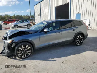 2020 Volvo V60 Cross Country with VIN YV4102WK5L1042975, listed as a Copart auction lot 87291764 with 201,949 mi miles and Non Repairable. Bid and sale history available at carsss.com. Image 1.