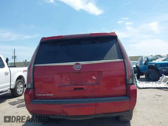 2015 Cadillac Escalade Luxury z VIN 1GYS3BKJ3FR275149, wystawiony jako IAAI lot #42052367 z przebiegiem 111 133 mil mil oraz . Historia ofert i sprzedaży dostępna na DreamBid. Obrazek 16.