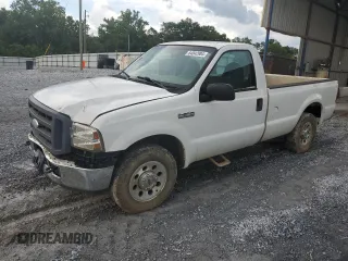 2005 Ford F-250 XL z VIN 1FTNF20585EC49118, wystawiony jako Copart lot #64042984 z przebiegiem 236 118 mil mil oraz Szkoda całkowita • Salvage title. Historia ofert i sprzedaży dostępna na DreamBid. Obrazek 1.