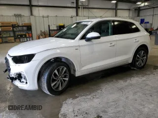 2023 Audi Q5 S line Premium Plus z VIN WA1EAAFY7P2027291, wystawiony jako Copart lot #58101365 z przebiegiem 53 473 mil mil oraz Szkody całkowita. Historia ofert i sprzedaży dostępna na DreamBid. Obrazek 1.