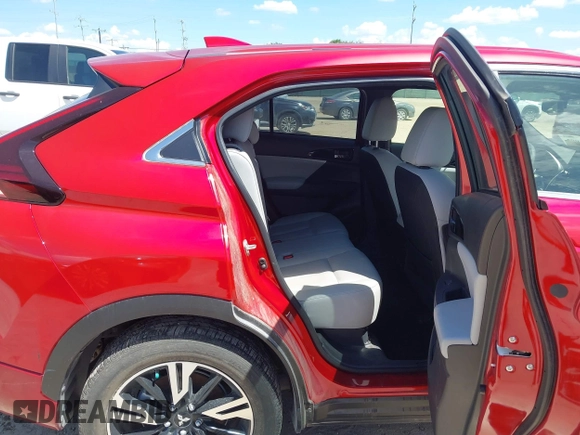 2024 Mitsubishi Eclipse Cross SE z VIN JA4ATWAA4RZ008031, wystawiony jako IAAI lot #42791982 z przebiegiem 21 788 mil mil oraz . Historia ofert i sprzedaży dostępna na DreamBid. Obrazek 8.