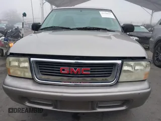 2003 GMC Sonoma SLS with VIN 1GTCS14H638238762, listed as a IAAI auction lot 41220251 with 92,907 mi miles. Bid and sale history available at carsss.com. Image 6.