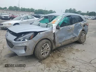2022 Ford Escape SE z VIN 1FMCU9G64NUA82486, wystawiony jako Copart lot #60810205 z przebiegiem Nie podano mil oraz Szkoda całkowita • Salvage title. Historia ofert i sprzedaży dostępna na DreamBid. Obrazek 1.