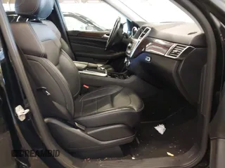 2015 Mercedes-Benz M 350 z VIN 4JGDA5HB4FA505281, wystawiony jako IAAI lot #42140875 z przebiegiem 117 948 mil mil oraz . Historia ofert i sprzedaży dostępna na DreamBid. Obrazek 5.