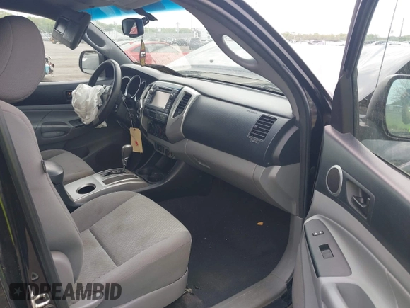 2013 Toyota Tacoma z VIN 3TMLU4EN5DM107819, wystawiony jako IAAI lot #42167593 z przebiegiem 196 714 mil mil oraz . Historia ofert i sprzedaży dostępna na DreamBid. Obrazek 5.