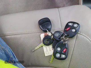 2004 Cadillac DeVille DHS z VIN 1G6KE54Y64U110060, wystawiony jako IAAI lot #42133610 z przebiegiem 68 677 mil mil oraz . Historia ofert i sprzedaży dostępna na DreamBid. Obrazek 11.