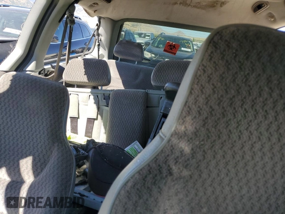 2000 Dodge Caravan SE with VIN 1B4GP44R8YB749846, listed as a Copart auction lot 67656204 with Not Provided miles and Non Repairable. Bid and sale history available at carsss.com. Image 10.