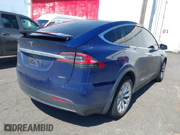 2017 Tesla Model X 90D z VIN 5YJXCDE23HF077126, wystawiony jako IAAI lot #42035067 z przebiegiem Nie podano mil oraz . Historia ofert i sprzedaży dostępna na DreamBid. Obrazek 4.