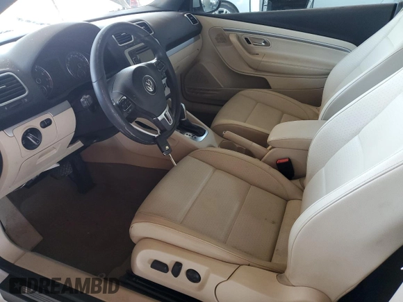 2015 Volkswagen Eos Komfort с VIN WVWBW8AH9FV001976, выставлен на аукционе Copart как лот 59529925 с пробегом 54 520 миль миль и Списание • Salvage title. История ставок и продаж доступна на DreamBid. Изображение 7.