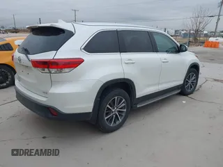 2019 Toyota Highlander SE with VIN 5TDKZRFH3KS366017, listed as a IAAI auction lot 40986322 with 67,313 mi miles and . Bid and sale history available at DreamBid. Image 4.
