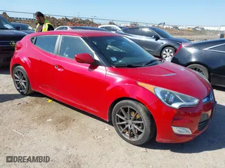 2015 Hyundai Veloster RE:FLEX with VIN KMHTC6AD7FU220449, listed as a IAAI auction lot 41752430 with 70,132 mi miles. Bid and sale history available at carsss.com. Image 1.