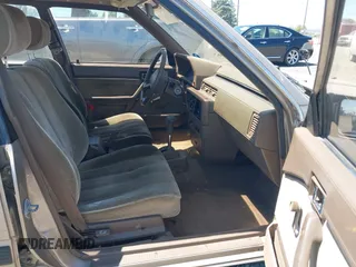 1986 Toyota Camry z VIN JT2SV16E1G0439200, wystawiony jako IAAI lot #42395141 z przebiegiem 159 698 mil mil oraz . Historia ofert i sprzedaży dostępna na DreamBid. Obrazek 5.