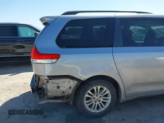 2011 Toyota Sienna XLE AAS with VIN 5TDYK3DCXBS172586, listed as a IAAI auction lot 41835992 with 203,599 mi miles. Bid and sale history available at carsss.com. Image 6.