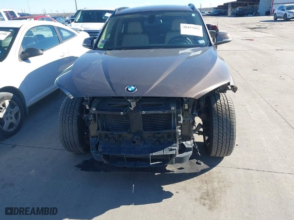 2013 BMW X1 28i with VIN WBAVM1C5XDVW42366, listed as a IAAI auction lot 38457662 with 107,116 mi miles. Bid and sale history available at carsss.com. Image 13.