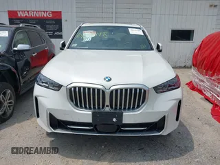 2024 BMW X5 xDrive40i z VIN 5UX23EU07R9S40743, wystawiony jako IAAI lot #40135118 z przebiegiem 303 mil mil oraz . Historia ofert i sprzedaży dostępna na DreamBid. Obrazek 12.