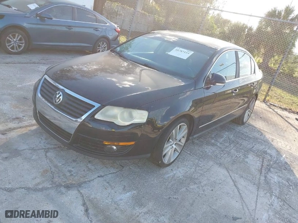 2010 Volkswagen Passat Sedan Komfort with VIN WVWJM7AN9AE083525, listed as a IAAI auction lot 40787153 with 136,653 mi miles. Bid and sale history available at carsss.com. Image 2.