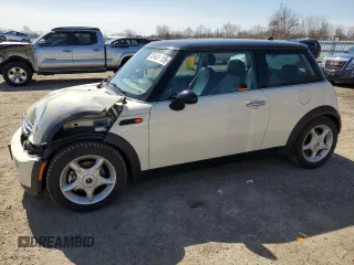 2006 MINI Hardtop z VIN WMWRC33516TK19027, wystawiony jako Copart lot #51424795 z przebiegiem 116 074 mil mil oraz Szkoda całkowita • Salvage title. Historia ofert i sprzedaży dostępna na DreamBid. Obrazek 1.
