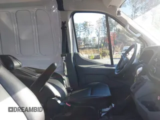 2023 Ford Transit Cargo с VIN 1FTBR1C82PKA54484, выставлен на аукционе IAAI как лот 40983625 с пробегом 57 151 миль миль и . История ставок и продаж доступна на DreamBid. Изображение 5.