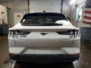 2024 Ford Mustang Mach-E Premium z VIN 3FMTK3SU1RMA51991, wystawiony jako Copart lot #43322895 z przebiegiem Nie podano mil oraz Szkoda całkowita • Salvage title. Historia ofert i sprzedaży dostępna na DreamBid. Obrazek 6.