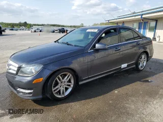 2013 Mercedes-Benz C 300 Sport z VIN WDDGF8AB2DR269765, wystawiony jako Copart lot #53187405 z przebiegiem Nie podano mil oraz Szkoda całkowita • Salvage title. Historia ofert i sprzedaży dostępna na DreamBid. Obrazek 1.