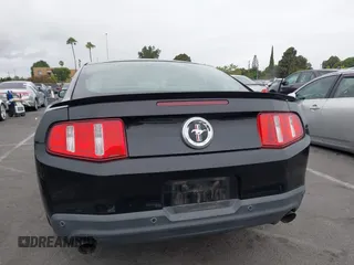 2012 Ford Mustang Premium с VIN 1ZVBP8AM9C5273477, выставлен на аукционе IAAI как лот 42795526 с пробегом 111 438 миль миль и . История ставок и продаж доступна на DreamBid. Изображение 16.