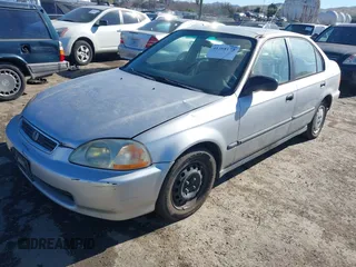 1997 Honda Civic DX z VIN 2HGEJ6528VH583518, wystawiony jako IAAI lot #41388173 z przebiegiem 250 513 mil mil oraz . Historia ofert i sprzedaży dostępna na DreamBid. Obrazek 2.