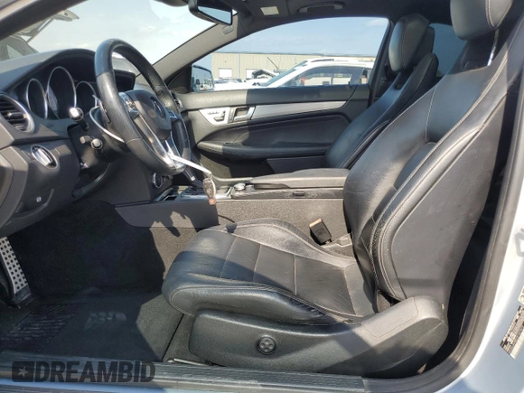 2013 Mercedes-Benz C 250 z VIN WDDGJ4HB5DF957872, wystawiony jako Copart lot #52999035 z przebiegiem 155 348 mil mil oraz Czysty tytuł • Clean title. Historia ofert i sprzedaży dostępna na DreamBid. Obrazek 7.