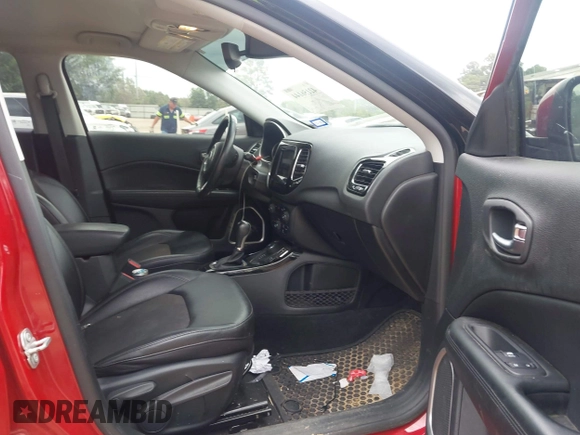 2020 Jeep Compass North z VIN 3C4NJDBB8LT133542, wystawiony jako IAAI lot #42156144 z przebiegiem 53 034 mil mil oraz . Historia ofert i sprzedaży dostępna na DreamBid. Obrazek 5.