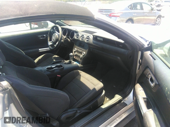 2016 Ford Mustang V6 z VIN 1FATP8EM6G5307016, wystawiony jako IAAI lot #41940022 z przebiegiem 88 196 mil mil oraz . Historia ofert i sprzedaży dostępna na DreamBid. Obrazek 5.