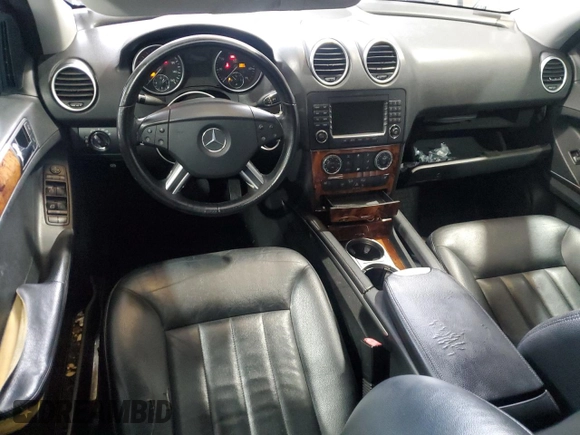 2006 Mercedes-Benz M 500 z VIN 4JGBB75EX6A043551, wystawiony jako Copart lot #55937265 z przebiegiem 120 923 mil mil oraz Szkoda całkowita • Salvage title. Historia ofert i sprzedaży dostępna na DreamBid. Obrazek 8.
