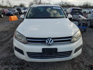2012 Volkswagen Touareg Sport z VIN WVGFK9BP6CD002427, wystawiony jako Copart lot #42576335 z przebiegiem 167 936 mil mil oraz Szkoda całkowita • Salvage title. Historia ofert i sprzedaży dostępna na DreamBid. Obrazek 5.