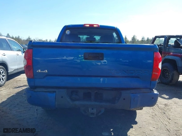 2018 Toyota Tundra 4WD SR5 with VIN 5TFAY5F14JX729945, listed as a IAAI auction lot 41778714 with 82,516 mi miles. Bid and sale history available at carsss.com. Image 17.