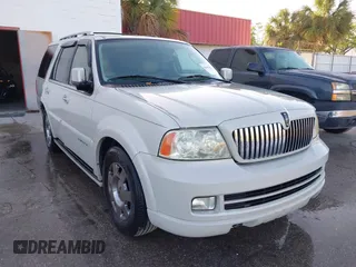 2006 Lincoln Navigator Luxury with VIN 5LMFU27506LJ27861, listed as a IAAI auction lot 41957628 with 197,718 mi miles. Bid and sale history available at carsss.com. Image 1.