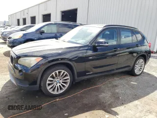 2014 BMW X1 xDrive28i z VIN WBAVL1C5XEVY16263, wystawiony jako Copart lot #52242225 z przebiegiem 154 951 mil mil oraz Szkody całkowita. Historia ofert i sprzedaży dostępna na DreamBid. Obrazek 1.
