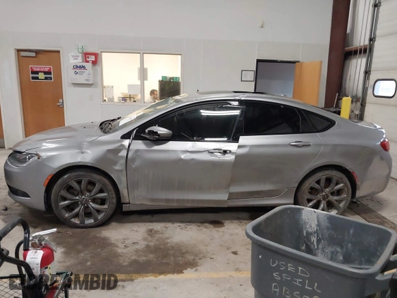 2015 Chrysler 200 S with VIN 1C3CCCBG2FN700683, listed as a IAAI auction lot 41124987 with 98,724 mi miles. Bid and sale history available at carsss.com. Image 14.