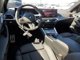 2024 BMW i4 M50 z VIN WBY33AW01RFS72681, wystawiony jako Copart lot #48484235 z przebiegiem 712 mil mil oraz Szkoda całkowita • Salvage title. Historia ofert i sprzedaży dostępna na DreamBid. Obrazek 8.
