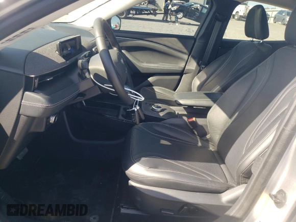 2021 Ford Mustang Mach-E Premium с VIN 3FMTK3SS9MMA36260, выставлен на аукционе Copart как лот 52436515 с пробегом 39 106 миль миль и Списание • Salvage title. История ставок и продаж доступна на DreamBid. Изображение 7.