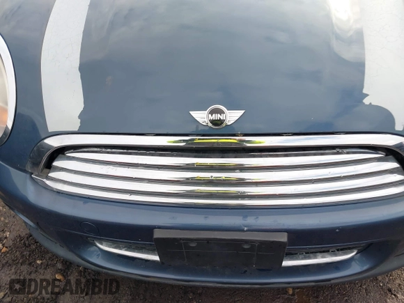2011 MINI Clubman z VIN WMWZF3C51BTX81754, wystawiony jako IAAI lot #41170747 z przebiegiem Nie podano mil oraz . Historia ofert i sprzedaży dostępna na DreamBid. Obrazek 10.
