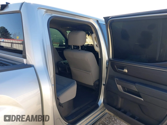 2022 Toyota Tundra 2WD SR5 with VIN 5TFLA5AB2NX012365, listed as a IAAI auction lot 41525349 with 1 mi miles. Bid and sale history available at carsss.com. Image 8.
