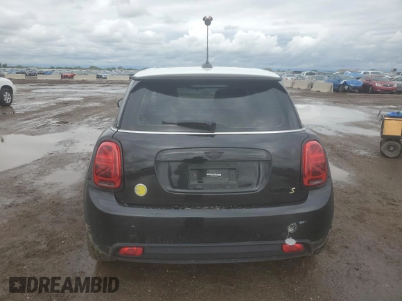 2023 MINI Hardtop Cooper SE z VIN WMW13DJ01P2U19472, wystawiony jako Copart lot #59630715 z przebiegiem 7 304 mil mil oraz Szkoda całkowita • Salvage title. Historia ofert i sprzedaży dostępna na DreamBid. Obrazek 6.