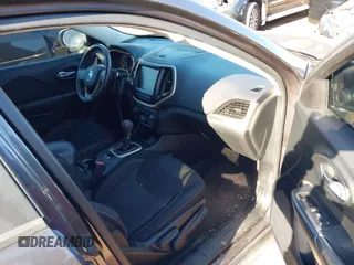 2016 Jeep Cherokee Latitude with VIN 1C4PJLCS1GW222001, listed as a IAAI auction lot 41068661 with 119,399 mi miles. Bid and sale history available at carsss.com. Image 5.