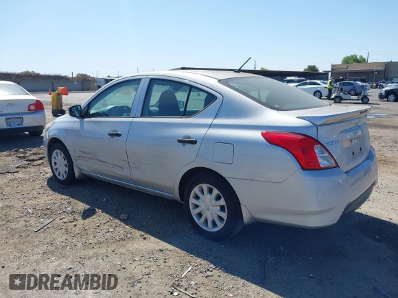 2017 Nissan Versa S Plus z VIN 3N1CN7AP1HL898824, wystawiony jako IAAI lot #42378655 z przebiegiem 96 499 mil mil oraz . Historia ofert i sprzedaży dostępna na DreamBid. Obrazek 3.