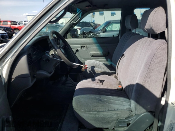1993 Toyota Pickup DLX z VIN JT4VN13D3P5125406, wystawiony jako Copart lot #75011624 z przebiegiem 152 663 mil mil oraz Szkoda całkowita • Salvage title. Historia ofert i sprzedaży dostępna na DreamBid. Obrazek 7.