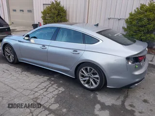 2024 Audi A5 Sportback Premium z VIN WAUABCF57RA023069, wystawiony jako IAAI lot #39079825 z przebiegiem 2 810 mil mil oraz . Historia ofert i sprzedaży dostępna na DreamBid. Obrazek 3.