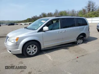 2010 Chrysler Town & Country Touring z VIN 2A4RR5D10AR236257, wystawiony jako Copart lot #59750735 z przebiegiem 45 481 mil mil oraz Szkoda całkowita • Salvage title. Historia ofert i sprzedaży dostępna na DreamBid. Obrazek 1.