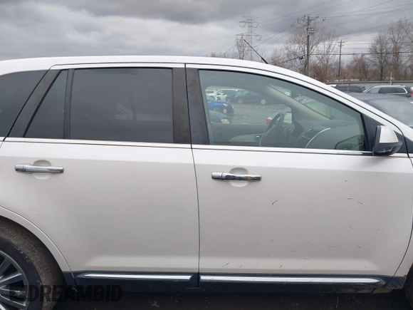 2011 Lincoln MKX with VIN 2LMDJ8JK6BBJ20920, listed as a IAAI auction lot 41651637 with 213,561 mi miles. Bid and sale history available at carsss.com. Image 13.