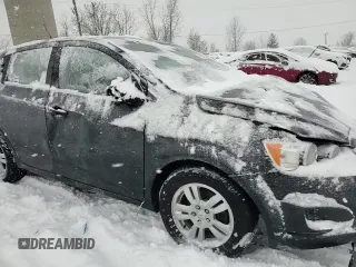 2012 Chevrolet Sonic LT z VIN 1G1JD6SB0C4147161, wystawiony jako Copart lot #41803735 z przebiegiem Nie podano mil oraz Czysty tytuł • Clean title. Historia ofert i sprzedaży dostępna na DreamBid. Obrazek 10.