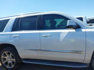 2016 Cadillac Escalade Luxury Collection z VIN 1GYS3BKJ2GR427147, wystawiony jako IAAI lot #41863121 z przebiegiem 104 459 mil mil oraz . Historia ofert i sprzedaży dostępna na DreamBid. Obrazek 13.