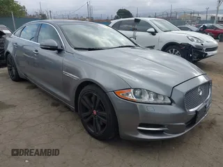 2014 Jaguar XJ Portfolio z VIN SAJWJ2GD8E8V64517, wystawiony jako IAAI lot #42119916 z przebiegiem 60 600 mil mil oraz . Historia ofert i sprzedaży dostępna na DreamBid. Obrazek 1.