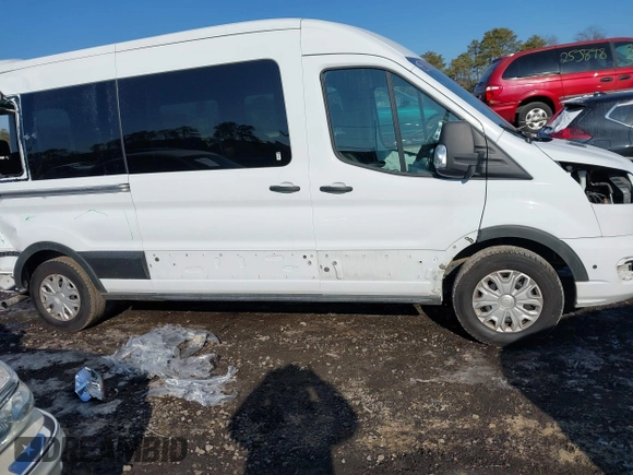 2024 Ford Transit Passenger XL with VIN 1FBAX2C85RKA16018, listed as a IAAI auction lot 41400715 with 13,842 mi miles. Bid and sale history available at carsss.com. Image 21.